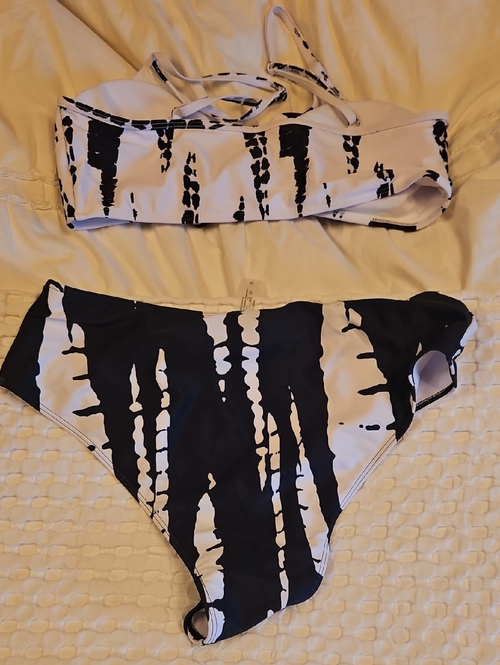 Black and White Patterned Sheer Pants With Matching Top X 2 And Bottoms - Picture 5 of 5